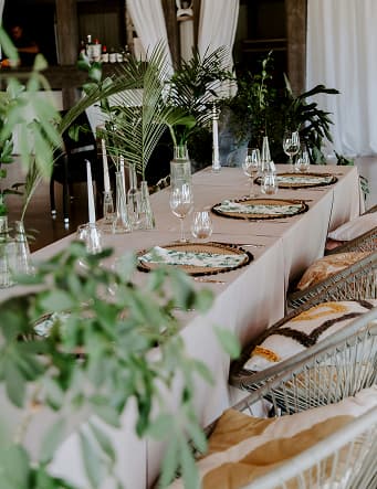 Reception table with floral details